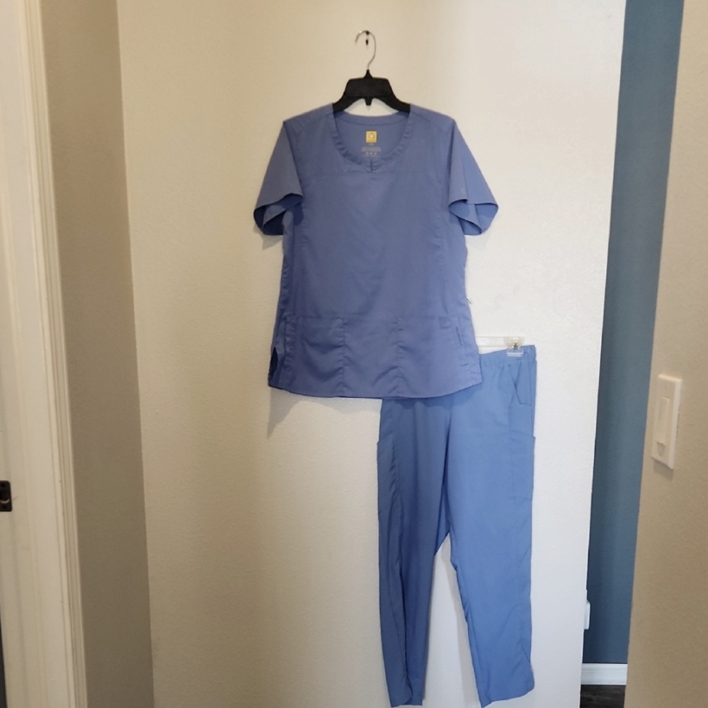 WonderWink Pro Modern Fit Scrub Top & Bottoms in Slate Blue
